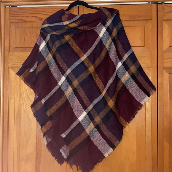 Apt. 9 Plaid Poncho - Picture 3 of 4